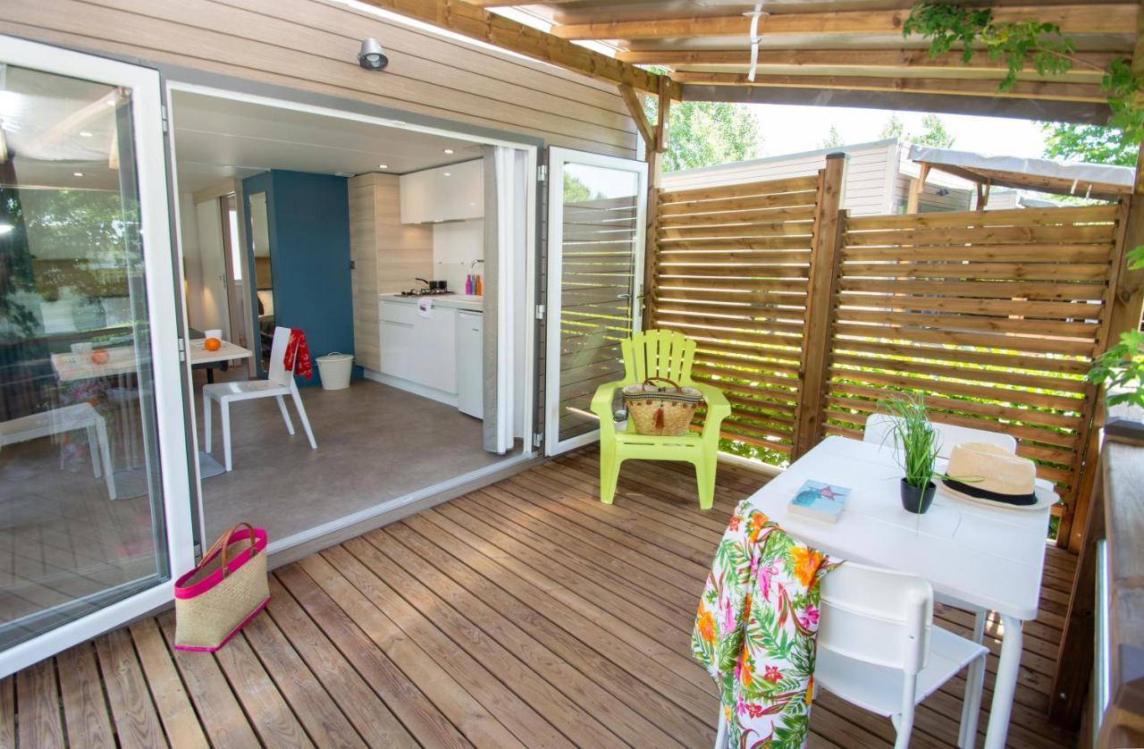 Camping Les Hautes Prairies Lourmarin Bagian luar foto