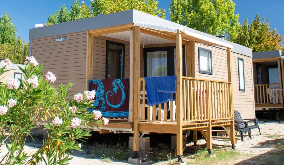 Camping Les Hautes Prairies Lourmarin Bagian luar foto
