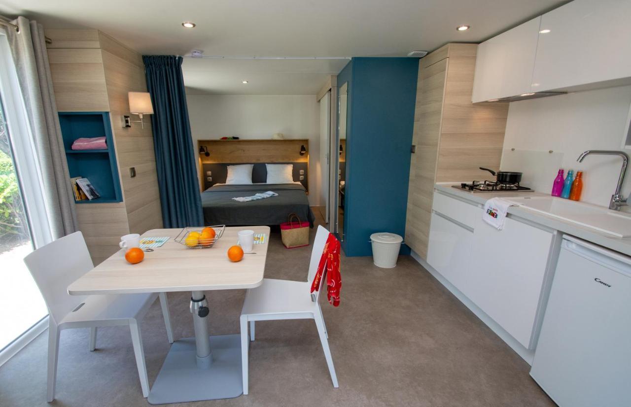 Camping Les Hautes Prairies Lourmarin Bagian luar foto