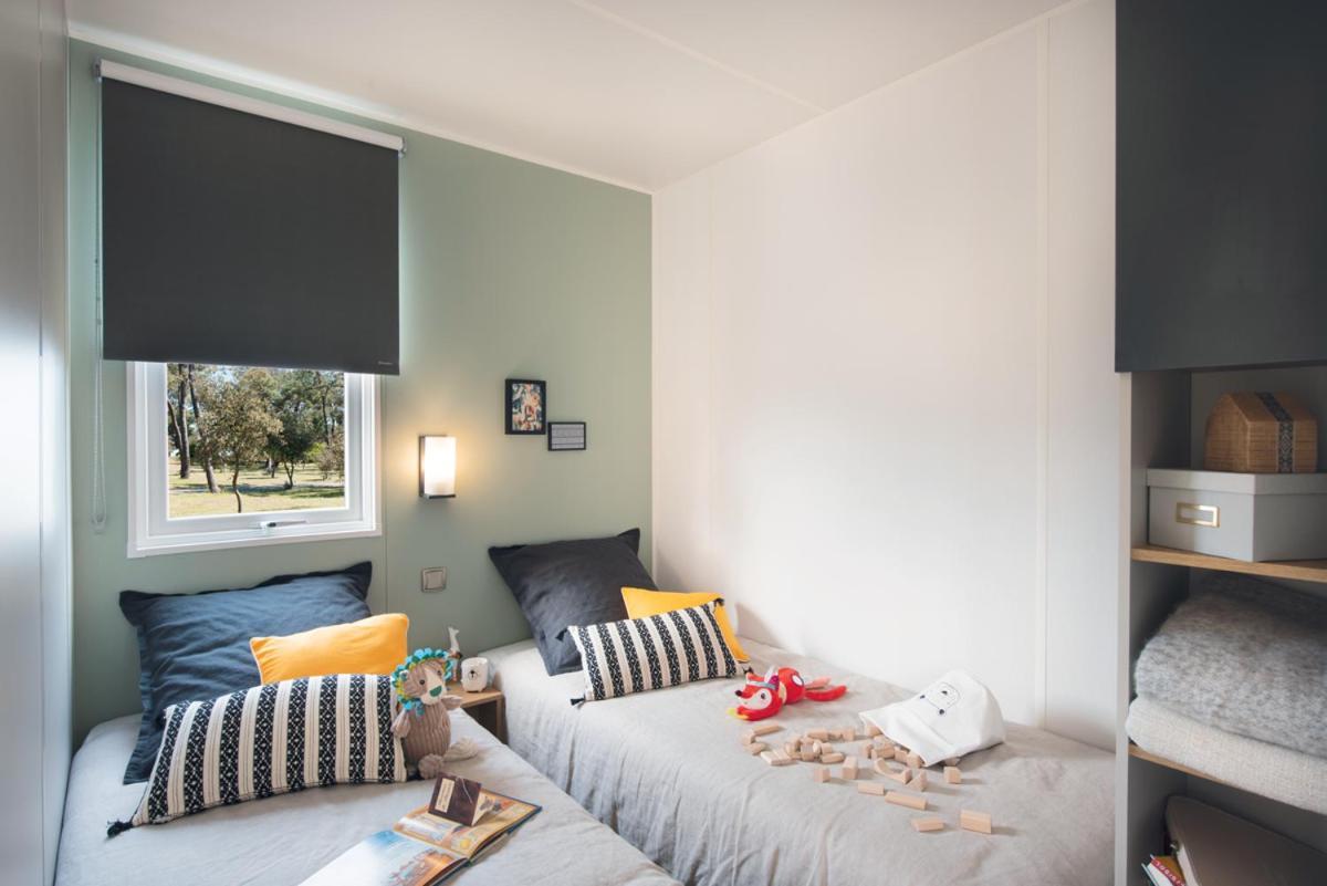 Camping Les Hautes Prairies Lourmarin Bagian luar foto