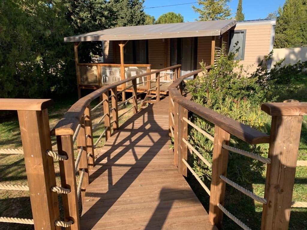 Camping Les Hautes Prairies Lourmarin Bagian luar foto