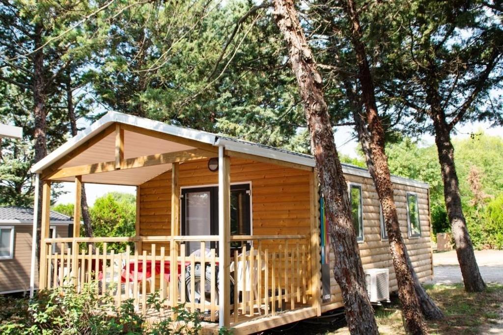 Camping Les Hautes Prairies Lourmarin Bagian luar foto