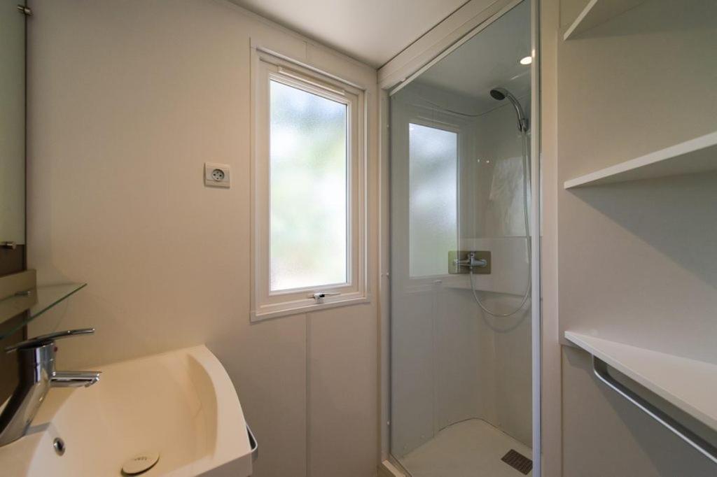 Camping Les Hautes Prairies Lourmarin Bagian luar foto