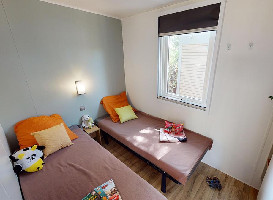 Camping Les Hautes Prairies Lourmarin Bagian luar foto