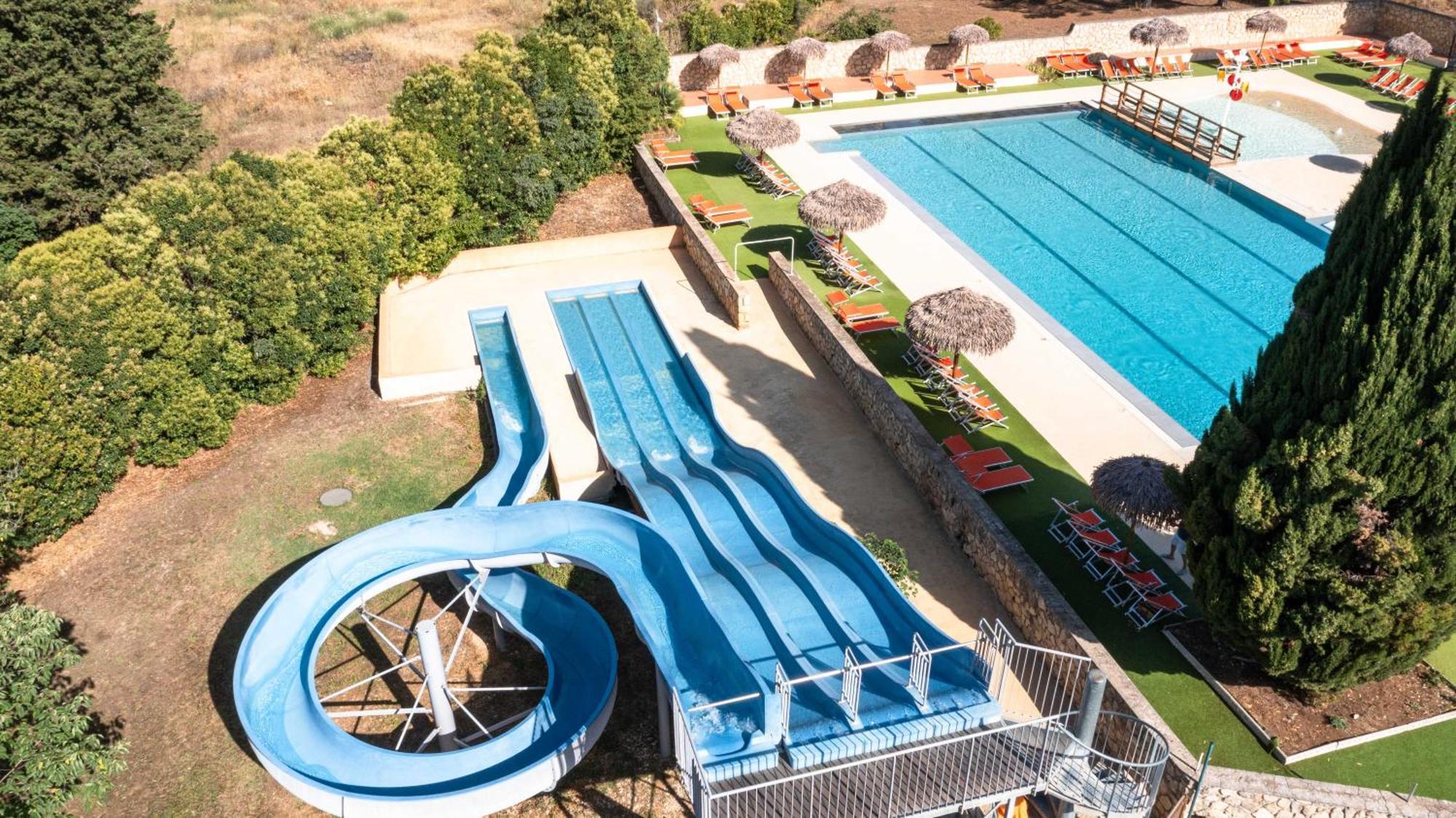 Camping Les Hautes Prairies Lourmarin Bagian luar foto