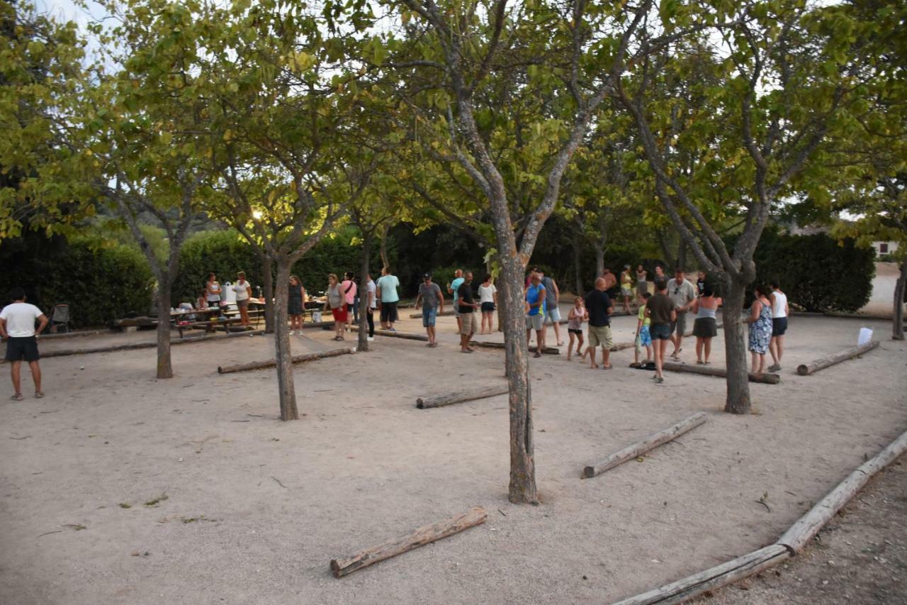Camping Les Hautes Prairies Lourmarin Bagian luar foto