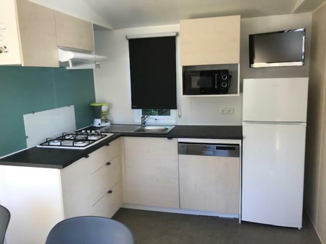 Camping Les Hautes Prairies Lourmarin Bagian luar foto